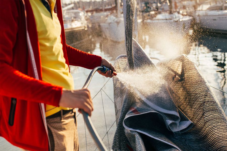 Servicios de limpieza de barcos en Ibiza